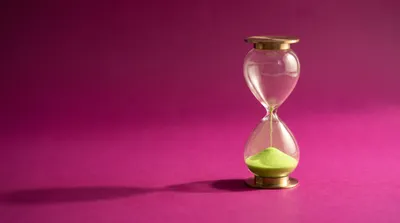 Marketing Uitbesteden of Zelf Doen: Wanneer Is Het Tijd? (2026)